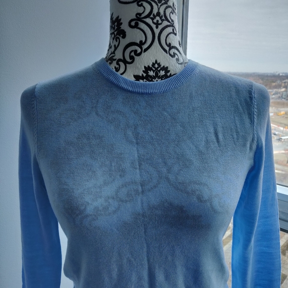 Uniqlo Baby Blue Round Neck thin Spring Sweater - Picture 2 of 8